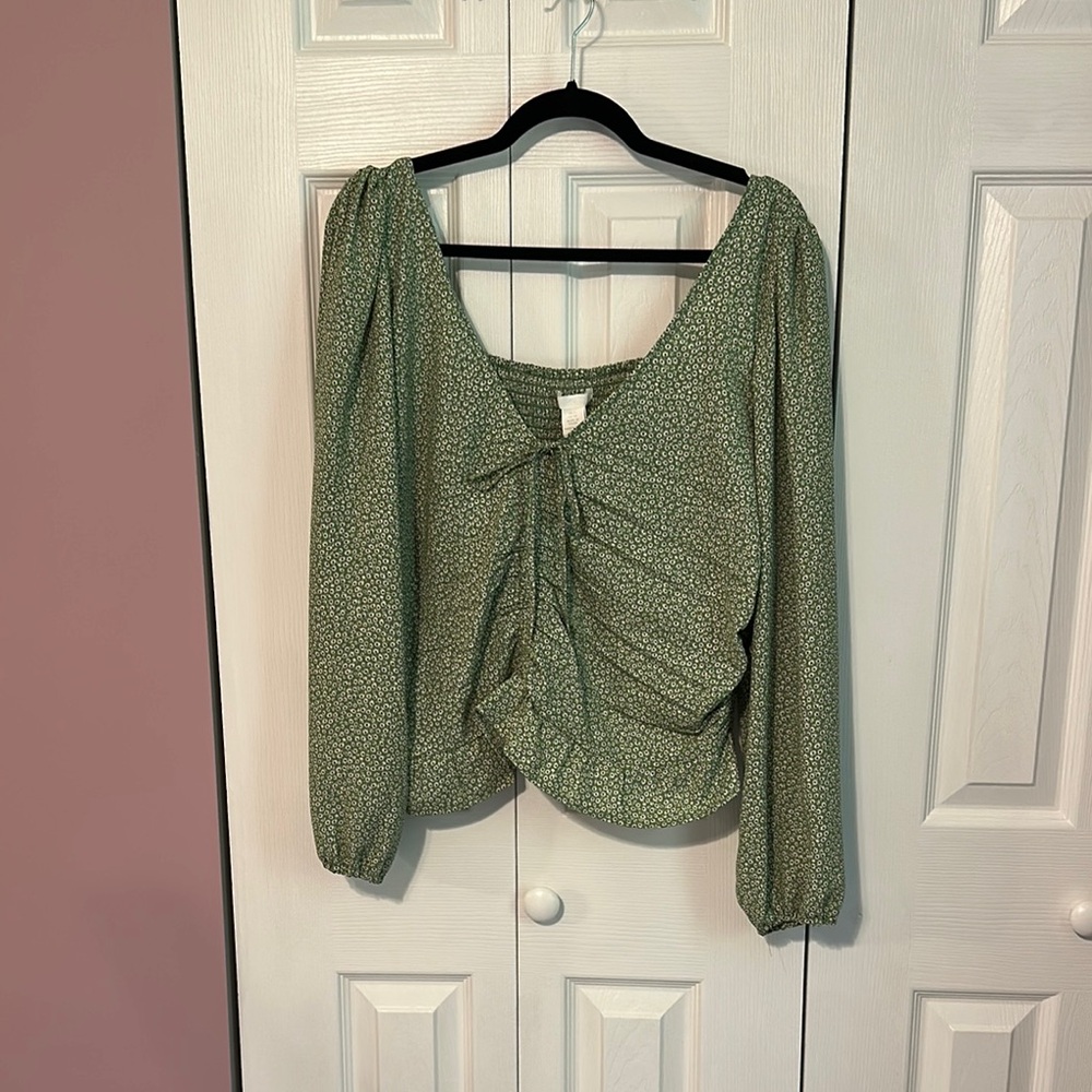H&M Green Floral Ruched Long Sleeve Blouse